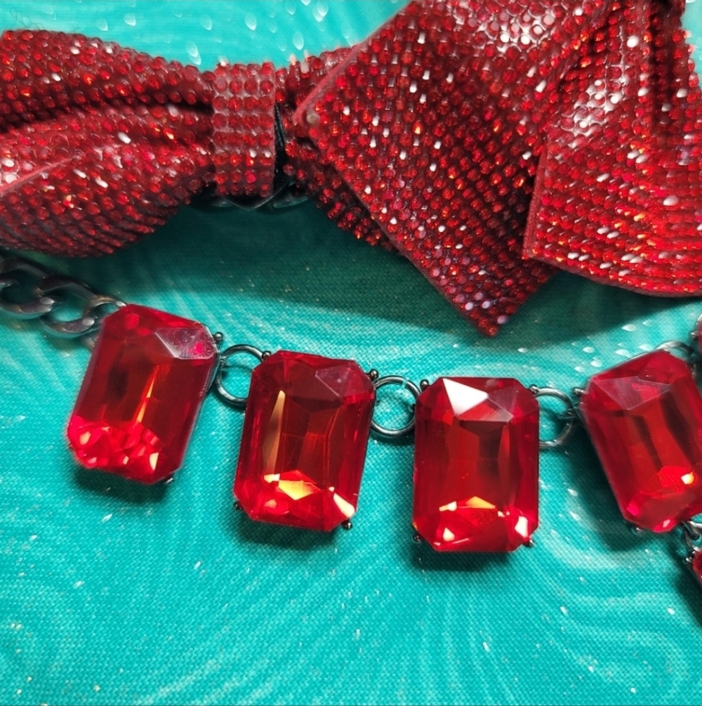 ❤️Betsey Johnson Red Sparkle Bow Holiday 3 Piece Set Necklace Bracelet & Ring - Picture 8 of 12